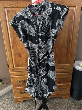 Express Black and White Tropical-Print Midi Shirt Dress